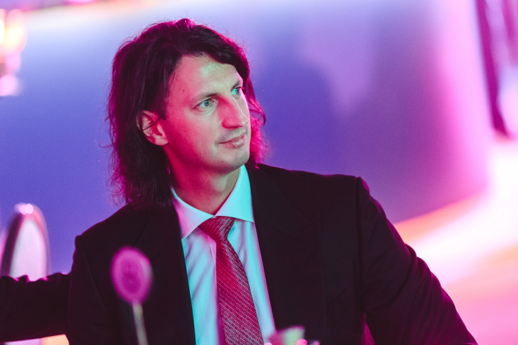 В ГК «КАН АВТО» отметили, что Колесов продолжает оставаться 100-процентным собственником большого количества компаний, которые периодически подвергаются переоформлению, что связано с непрерывным структурированием бизнеса