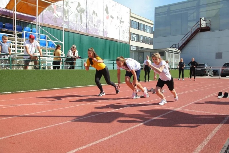 спорткомплекс "метеор" соревнование "шиповка юных" фото. ларюкова екатерина михайловна метеор жуковский тренер. метеор соревнования. бассейн метеор жуковский. метеор соревнования.