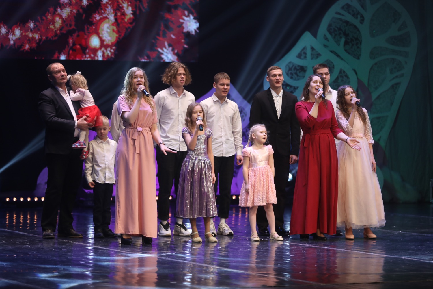 Городской фестиваль. Дмт вологда сцена. Огонек фестиваль. Гала концерт рождественские огни 2023. Огонек фестиваль.