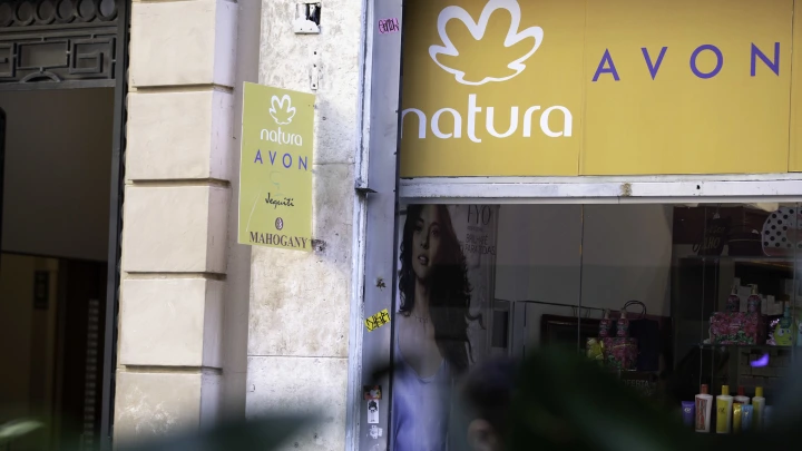 В косметичке Avon оказалось дело об отравлении Скрипалей: Невероятная история