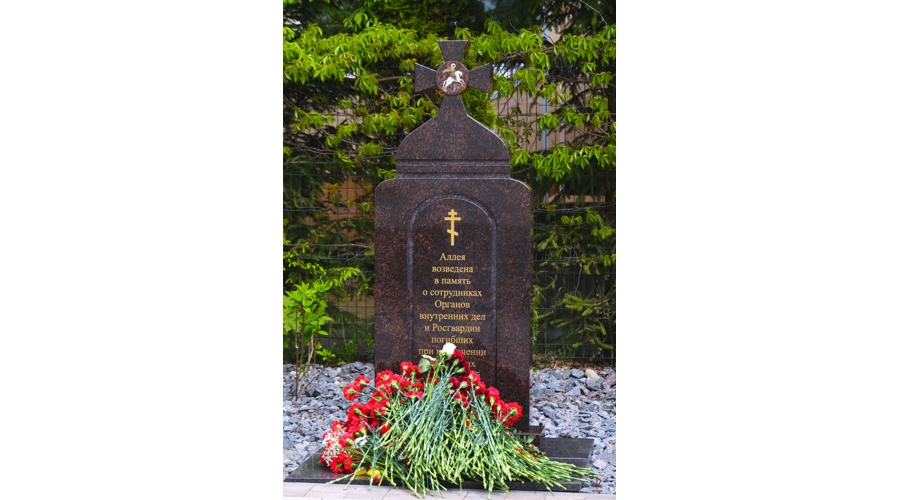 В Калининграде состоялась торжественная церемония открытия Аллеи памяти и мемориала погибшим сотрудникам органов внутренних дел и Росгвардии