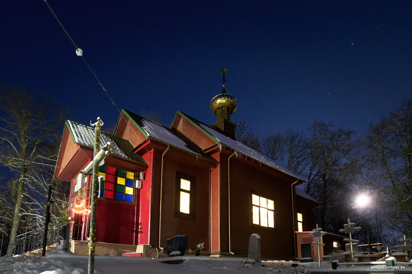 Allerheiligen (день всех святых). в сочельник на кладбище. день всех святых в финляндии. в сочельник на кладбище. кладбище с гирляндами.