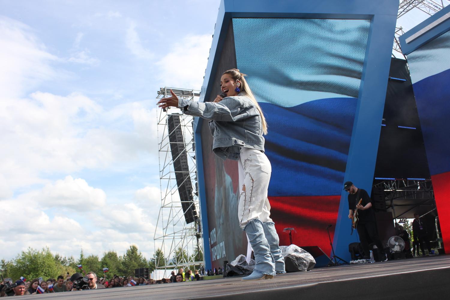 Фото В Красноярске прошел VK Fest: 67 ярких фото артистов из зрителей 23