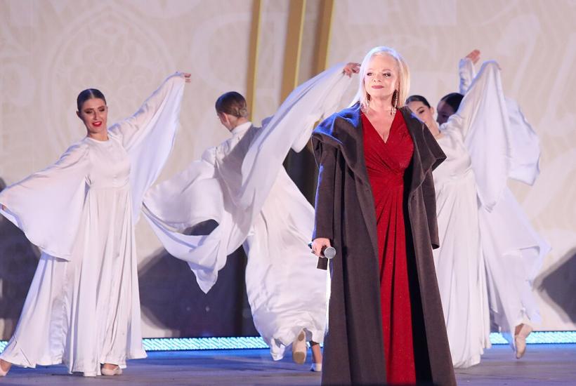 Лариса Долина