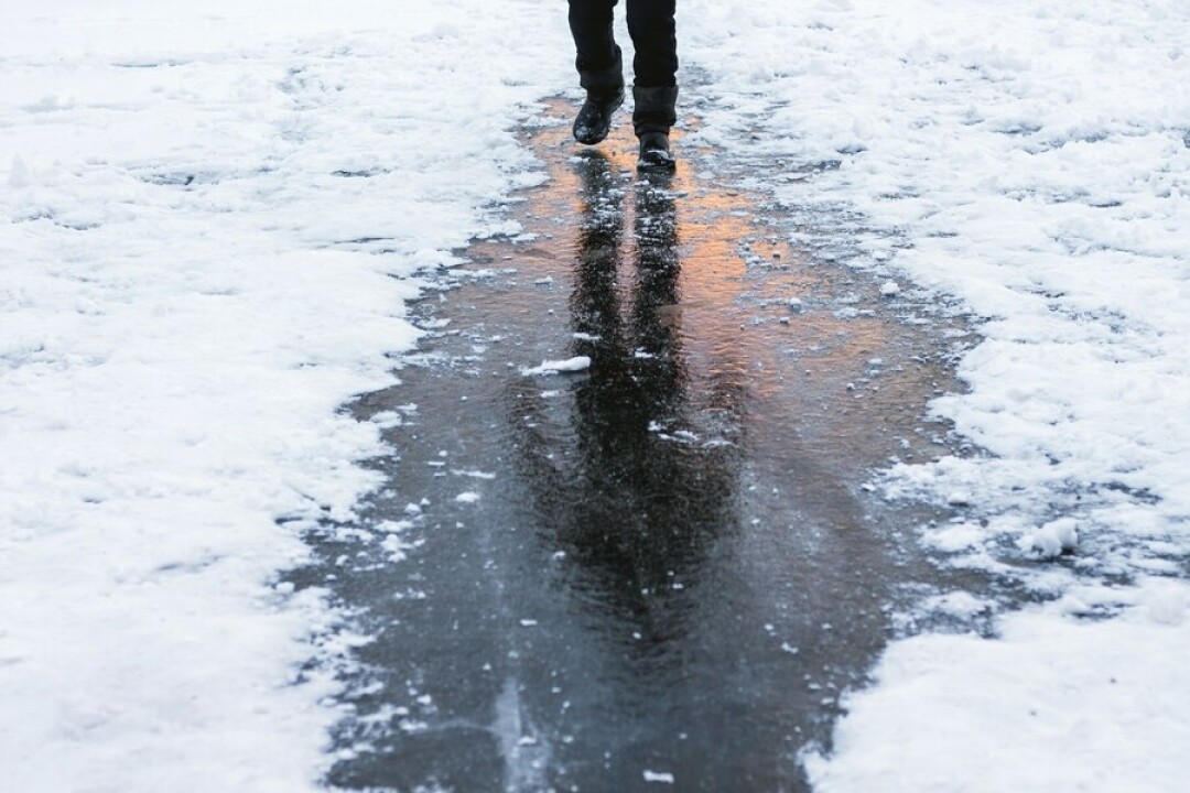 Санкт-петербург гололед. Зима гололед. Гололед ца детище. Гололед ца детище. Гололёд киров.