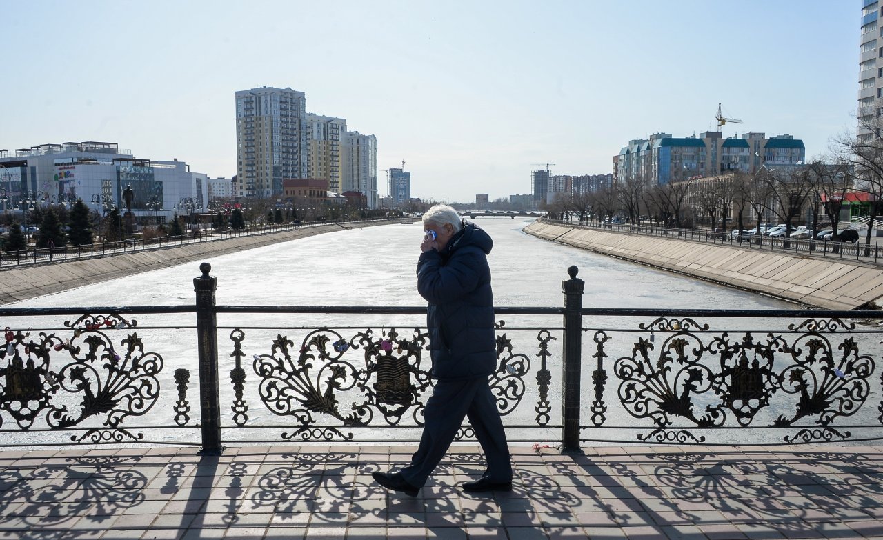Астрахань 2023 год. Самый красивый человек в Омске. Астрахань набережная Волги днем. Самая большой человек Омске.
