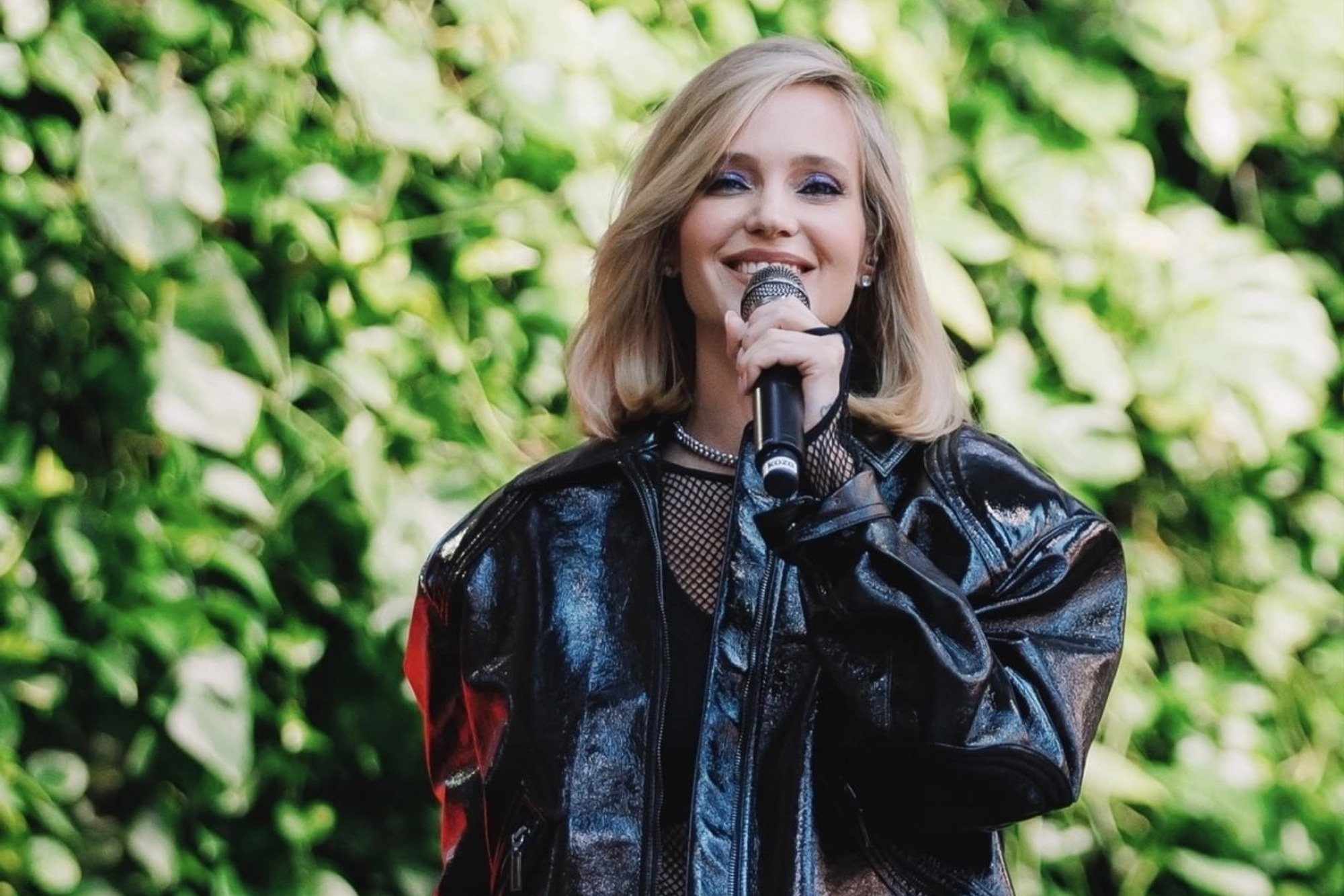 Концерт глюкозы 2004. Выступление глюкозы в екатеринбурге. Глюкоза фото с концертов. Youtube глюкоза в вене. Фото выступление глюкозы на жара awards 2022.