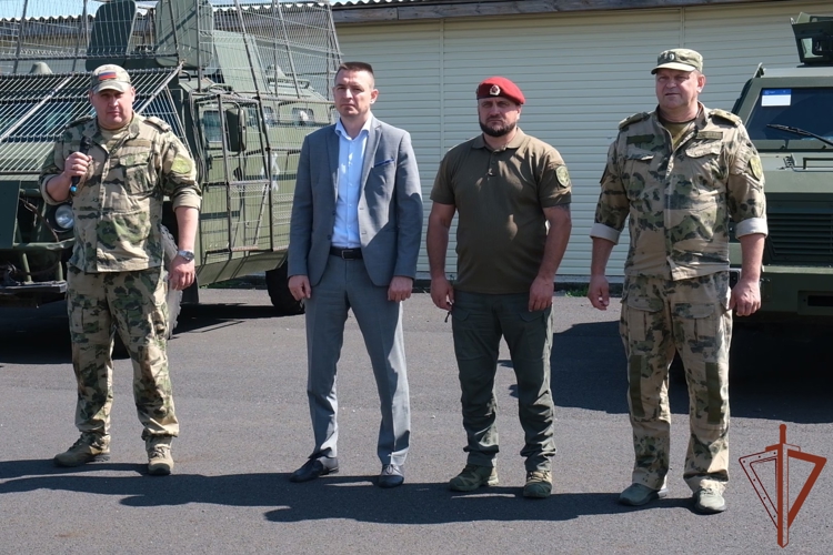 Подшефные воспитанники Росгвардии сдали экзамен на право ношения оливкового берета с краповой вставкой в Курске