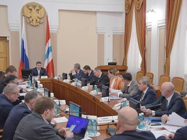 Губернатор Омской области Хоценко провёл первое в новом году заседание «Парламентского клуба»
