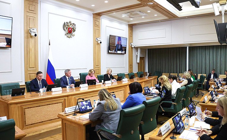 Заседание организационного комитета IV Международного форума «Содружество моды»