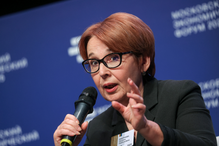 Оксана Дмитриева: «Предложение Силуанова означает продолжение под разными предлогами абсолютно абсурдной политики, когда при дефиците бюджета осуществляется заимствование, а средства, полученные от нефтегазовых доходов, вкладываются под существенно меньшие проценты»