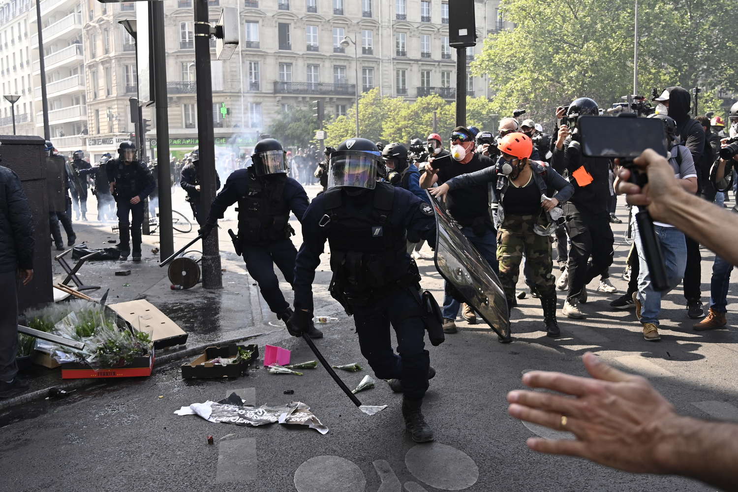 Демонстрация во франции. Протесты во Франции 2022. Протесты в Париже 2022. Демонстрации во Франции.