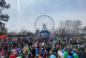 Более 3 тысяч человек встретили Первомай на набережной Амура в Хабаровске