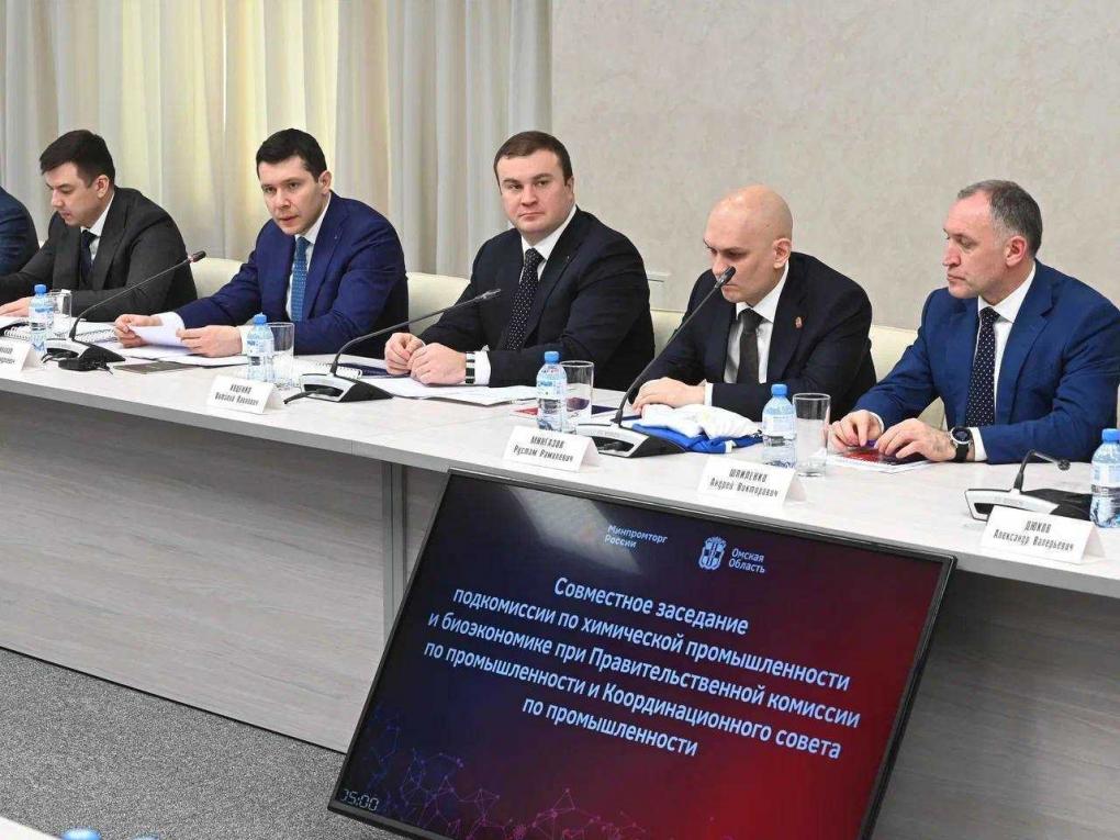 В Омской области с рабочим визитом побывал министр промышленности и торговли России Антон Алиханов