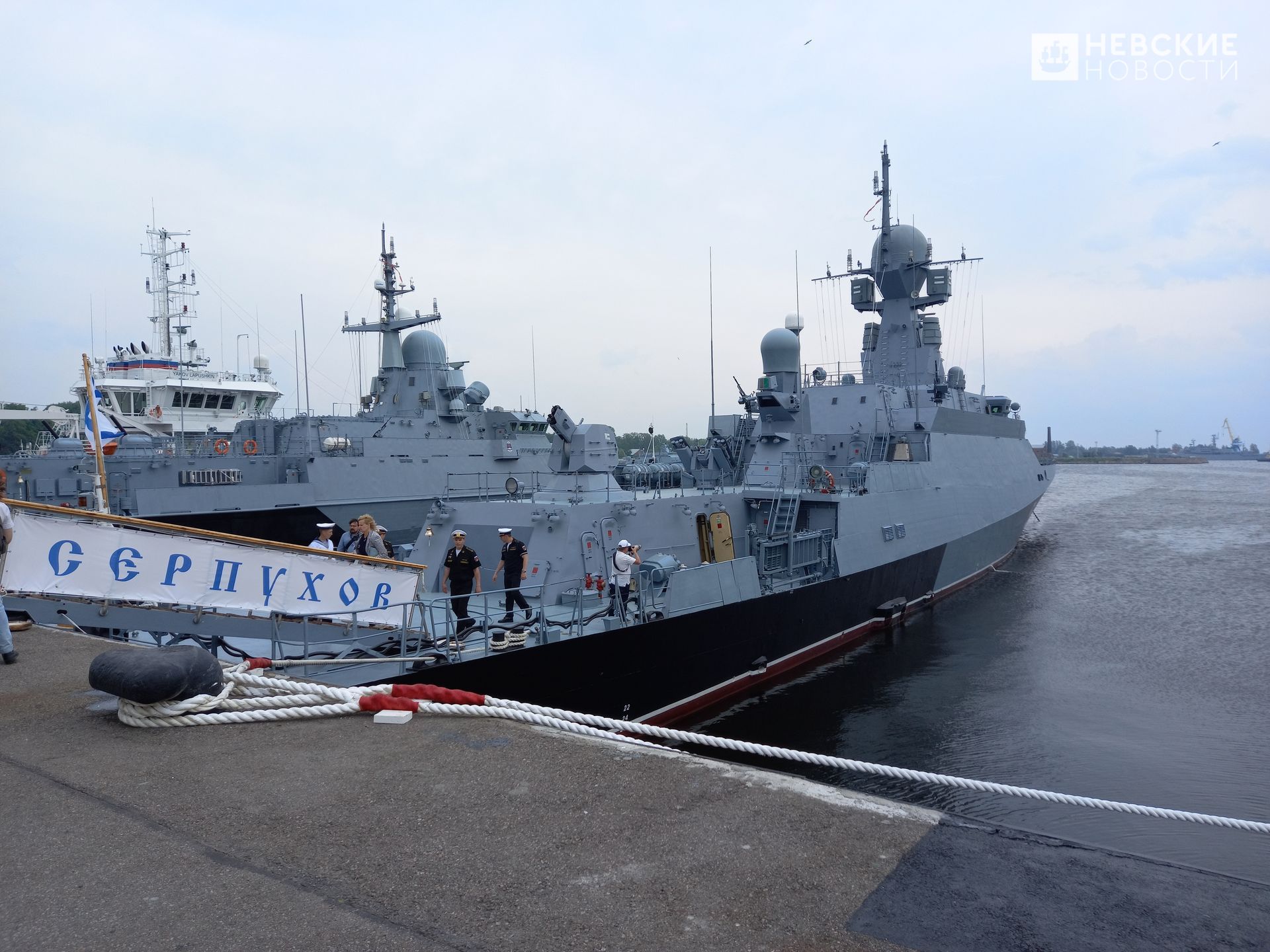 Военно морской салон в кронштадте. Кронштадт корабль. Кронштадт выставка кораблей.