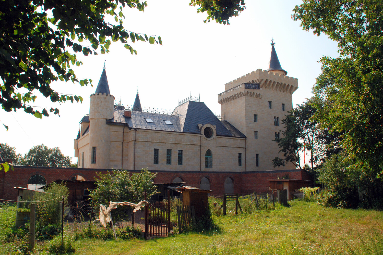 Замок Галкина в деревне грязь