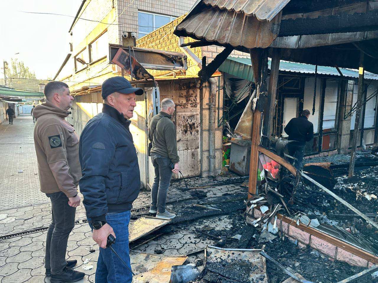 Ночью враг атаковал Токмак: сгорел рынок, пострадали дома (ФОТО, ВИДЕО) | Русская весна