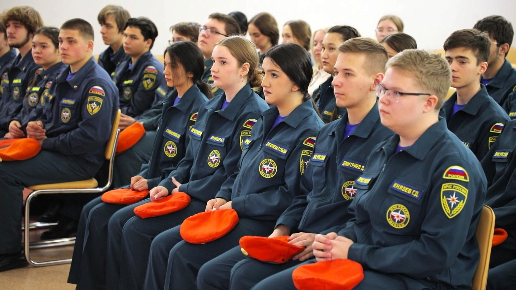 Десятиклассники Нефтеюганска вступили в ряды кадетов МЧС