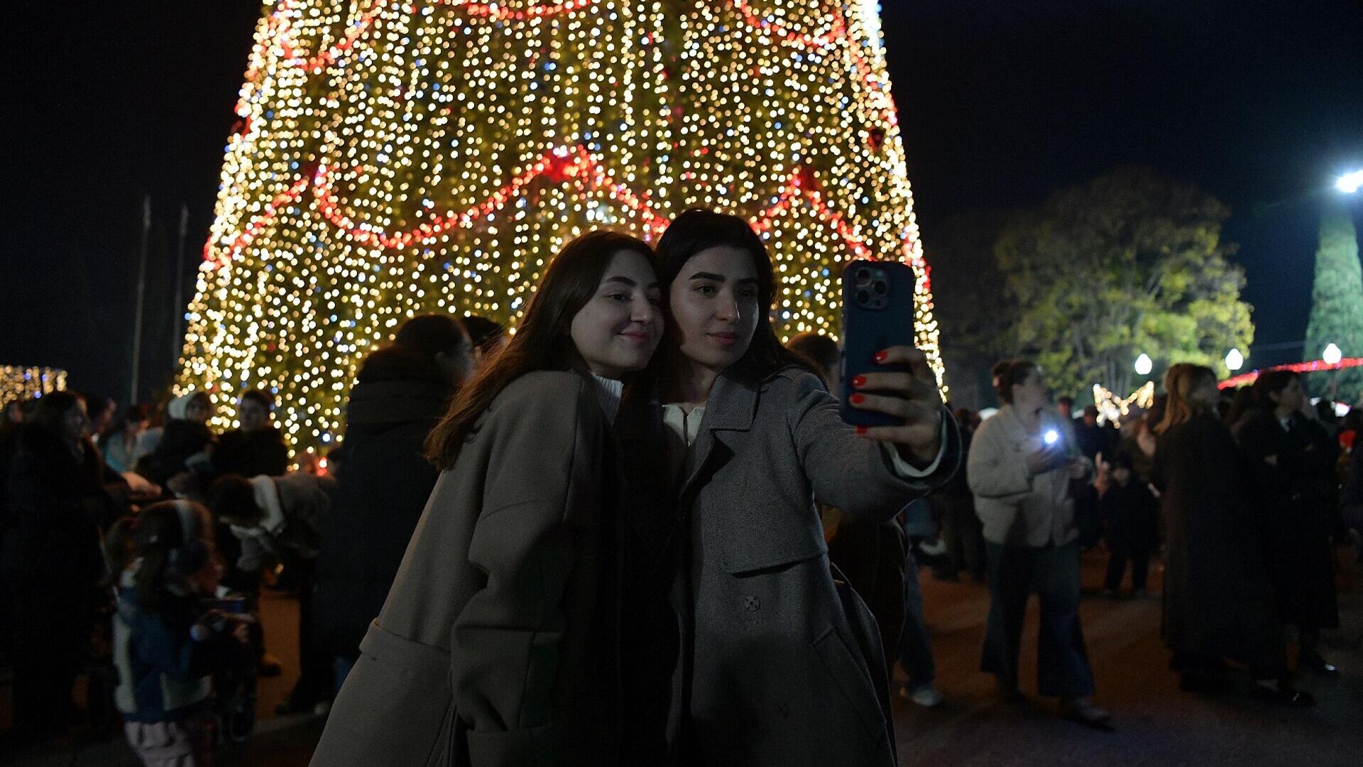 Праздничная новогодняя атмосфера в г.Сухум - Sputnik Абхазия, 1920, 04.01.2026