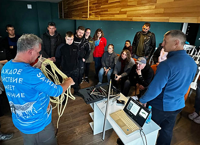 Кроме практических занятий, эксперты группы «Друзья океана» провели в Анадыре теоретический семинар. ФОТО: ИЗ АРХИВА ЧУКОТСКОГО АРКТИЧЕСКОГО НАУЧНОГО ЦЕНТРА