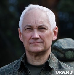 Министр обороны РФ Андрей Белоусов наградил медалью заместителя губернатора ХМАО Азата Ислаева