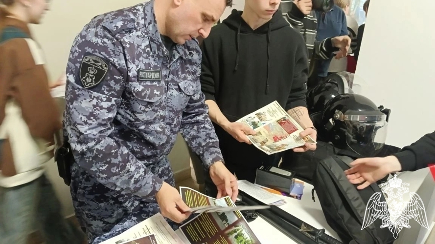 Сотрудники Росгвардии приняли участие в карьерном форуме «Ночь вакансий»