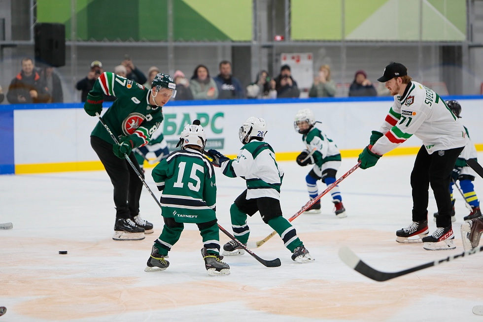 Игроки «Ак Барса» провели урок хоккея и тренировку в Нижнекамске