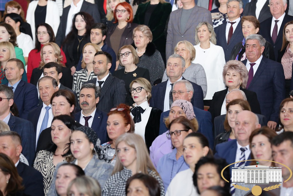 Татьяна Егорова поздравила педагогов республики