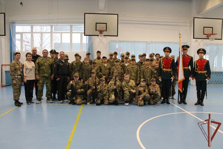 Военнослужащие и сотрудники Уральского округа Росгвардии провели мероприятия в рамках Года защитника Отечества