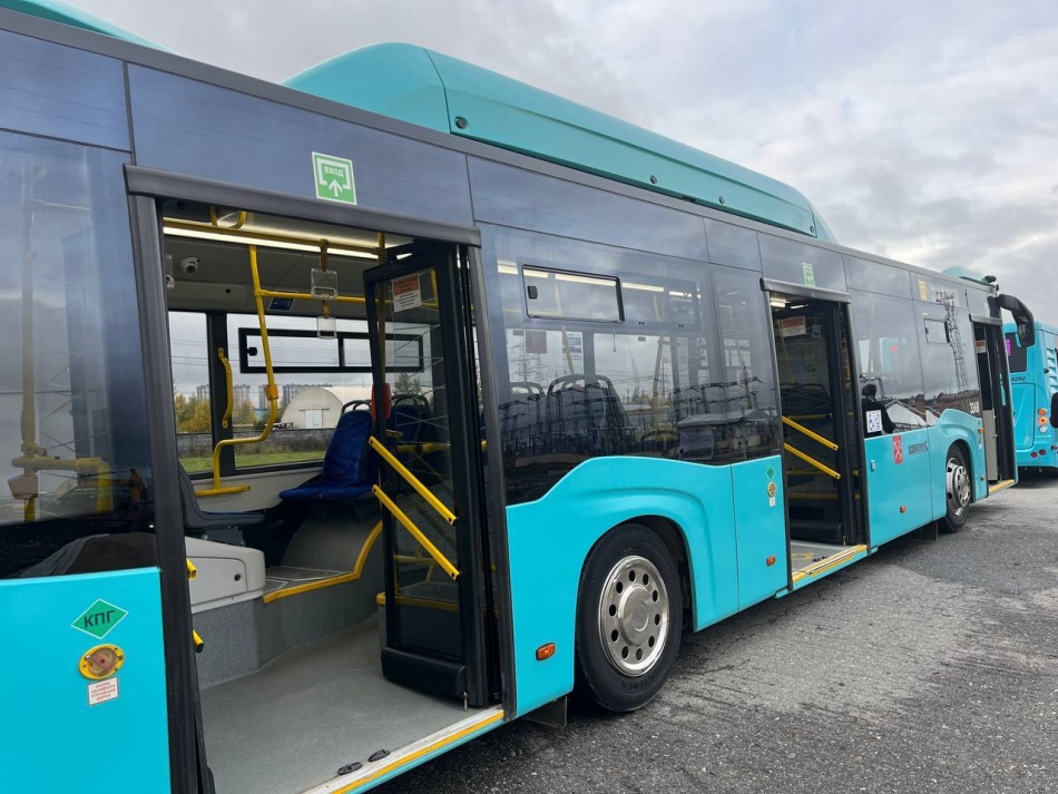 Временные изменения маршрутов автобусов ввели на Звездной улице из-за аварийных работ