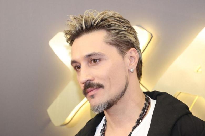 Дима Билан заехал к родителям и удивил их новым имиджем