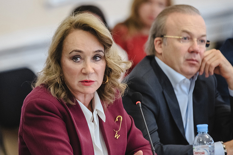 «Всегда, когда готовим документы на антикоррупционную экспертизу, говорится, что не должно быть таких формулировок у чиновников, должна быть только обязанность», — заметила Сергеева