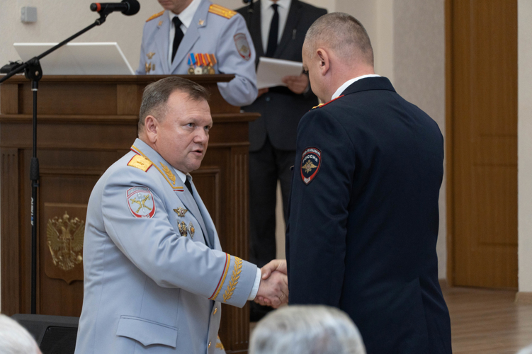 Представители Росгвардии приняли участие в торжественных мероприятиях в День сотрудника органов внутренних дел