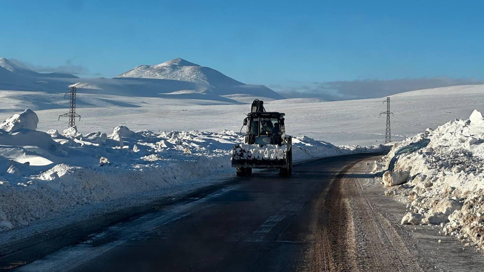 Дорога на озеро Паравани - Sputnik Грузия, 1920, 05.01.2026