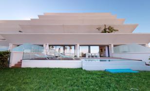 Великолепная квартира с частным бассейном и садом на берегу моря в Дении, Аликанте, Испания за 1 100 000 €