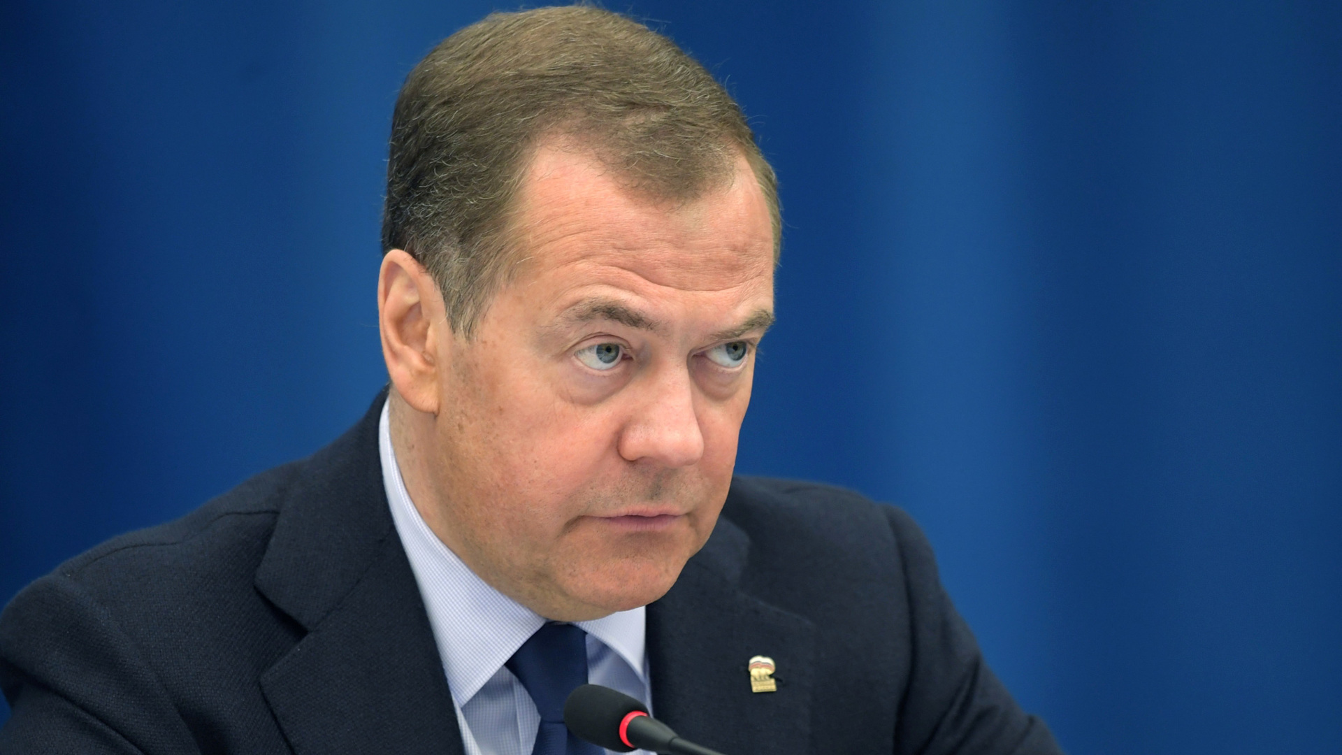 Медведев: энергия и целеустремленность молодежи особенно важны сейчас для РФ