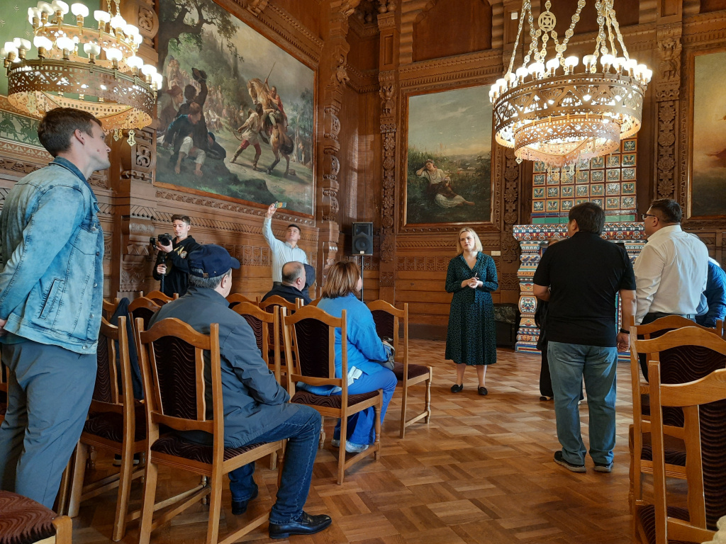 Спб иран. Иран в Санкт Петербурге. Кинотеатр в Иране.