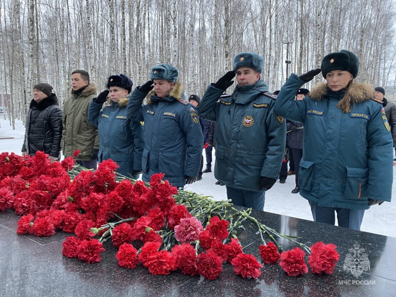 В День Героев Отечества состоялась церемония возложения цветов