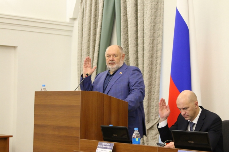 На заседании депутаты рассмотрели 27 вопросов