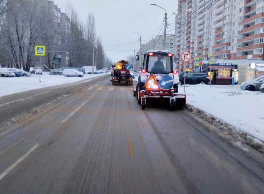 Не оставлять машины вдоль дорог попросил водителей мэр Воронежа