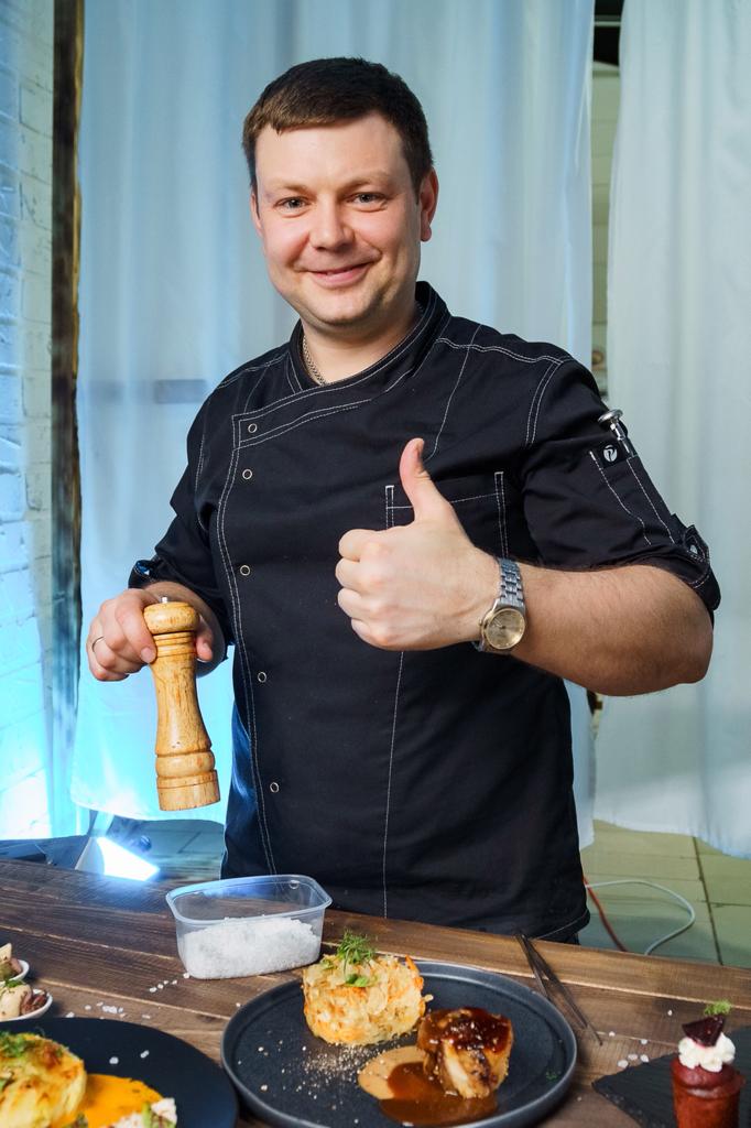 Шеф повар сокол евгений. Сергей евдокимов псков шеф-повар. Сериков илья повар. Шеф повар барнаул. Артем агафонов шеф повар.
