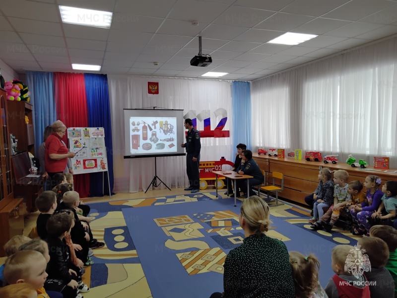 В честь 375-летия пожарной охраны урок безопасности прошёл в детском саду № 9 города Алексеевка