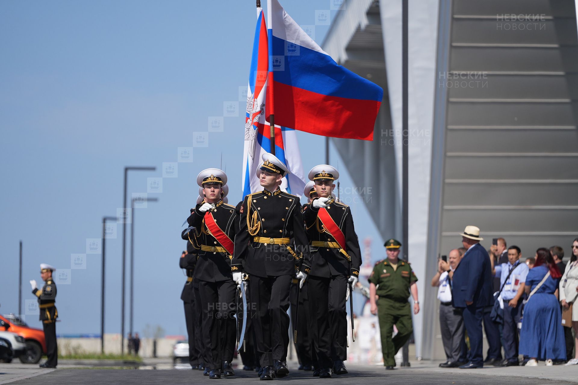 Выставка в кронштадте сегодня. Международный военно-морской салон. Международный военно-морской салон 2023. Флаг Кронштадта. Международный военно-морской салон Кронштадт.