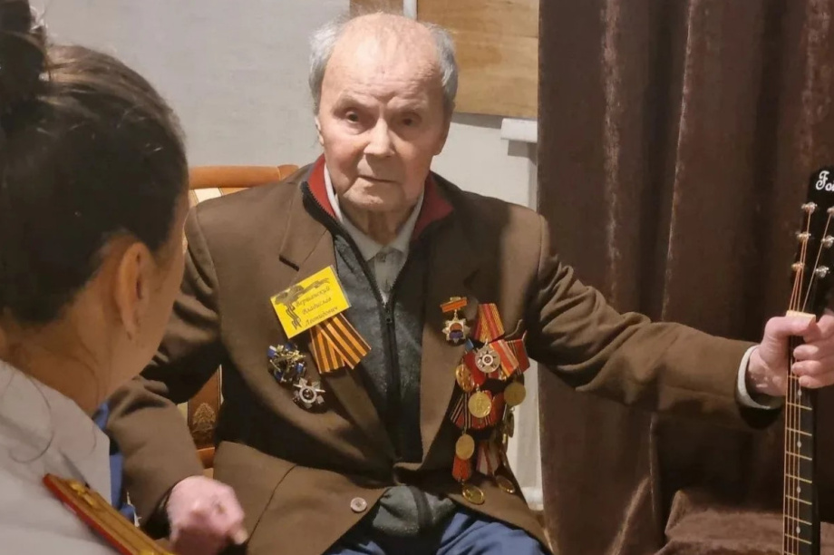 Камчатские ветераны войны получили музыкально-стихотворные поздравления с Днём Победы. Фото: kamgov.ru. Фотография 1