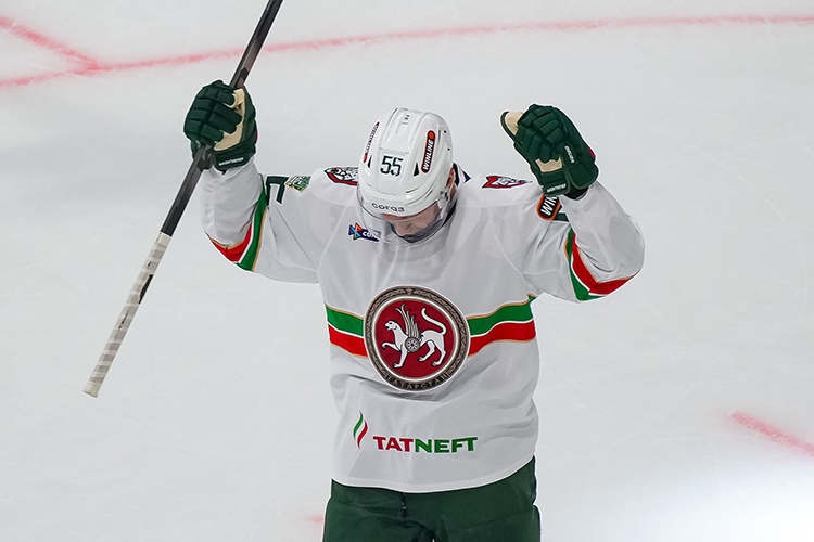 осле перехода из «Салавата» в «Ак Барс» Александр Хмелевский не мог забить в 6 матчах, вчера он прервал неудачную серию