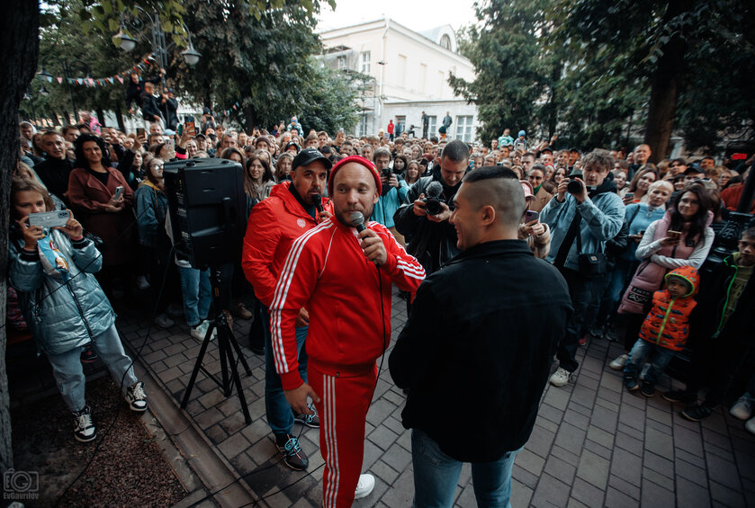 Лиц культура. Толпа людей на улице. Толпой. Смоленск люди. Ваван приедет в Смоленск.