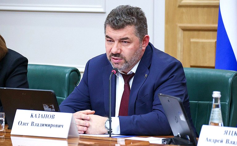 Олег Казанов