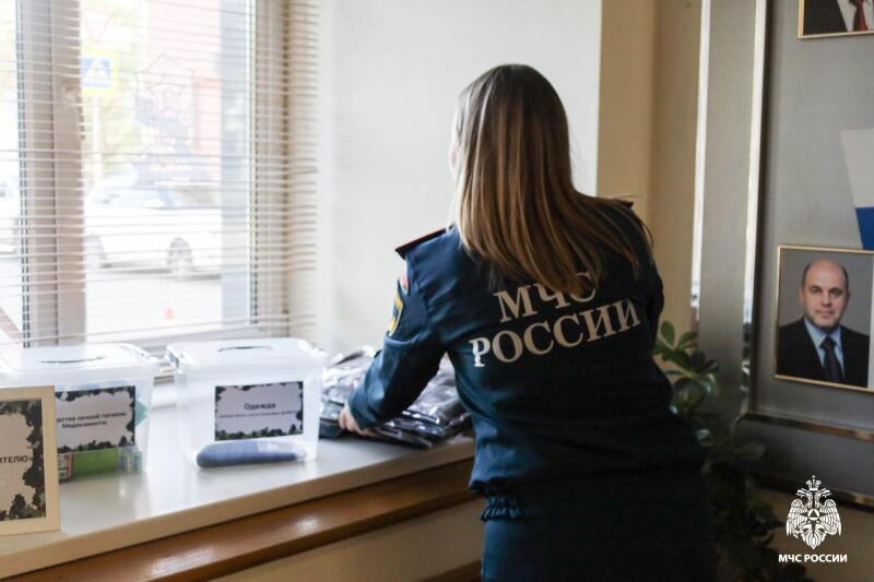 Омские спасатели присоединились к акции «Подарок солдату Победителю»