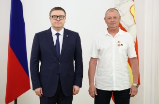 Алексей Текслер вручил государственные и региональные награды южноуральцам. Автор фото - Наиль Фаттахов 
