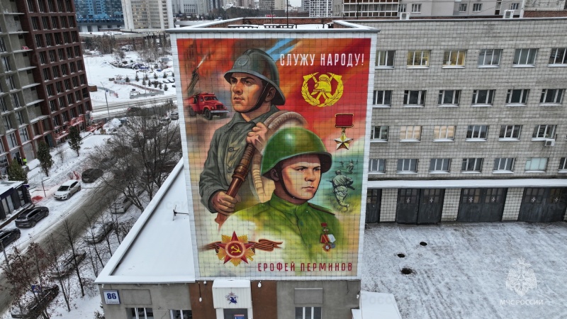 В центре Новосибирска открыли два мурала в честь пожарных